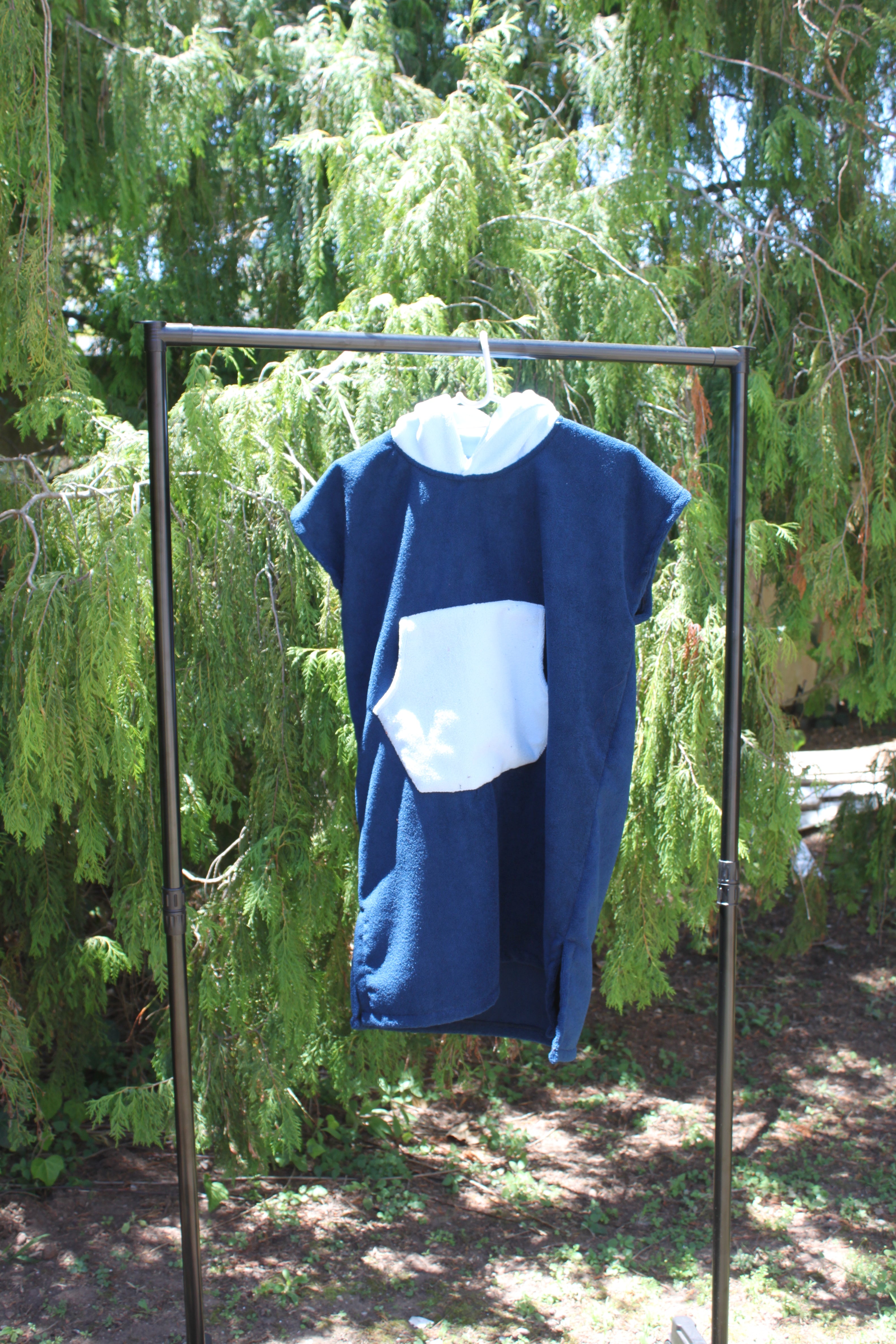 Kiddies Towel Poncho: Navy with light blue pocket