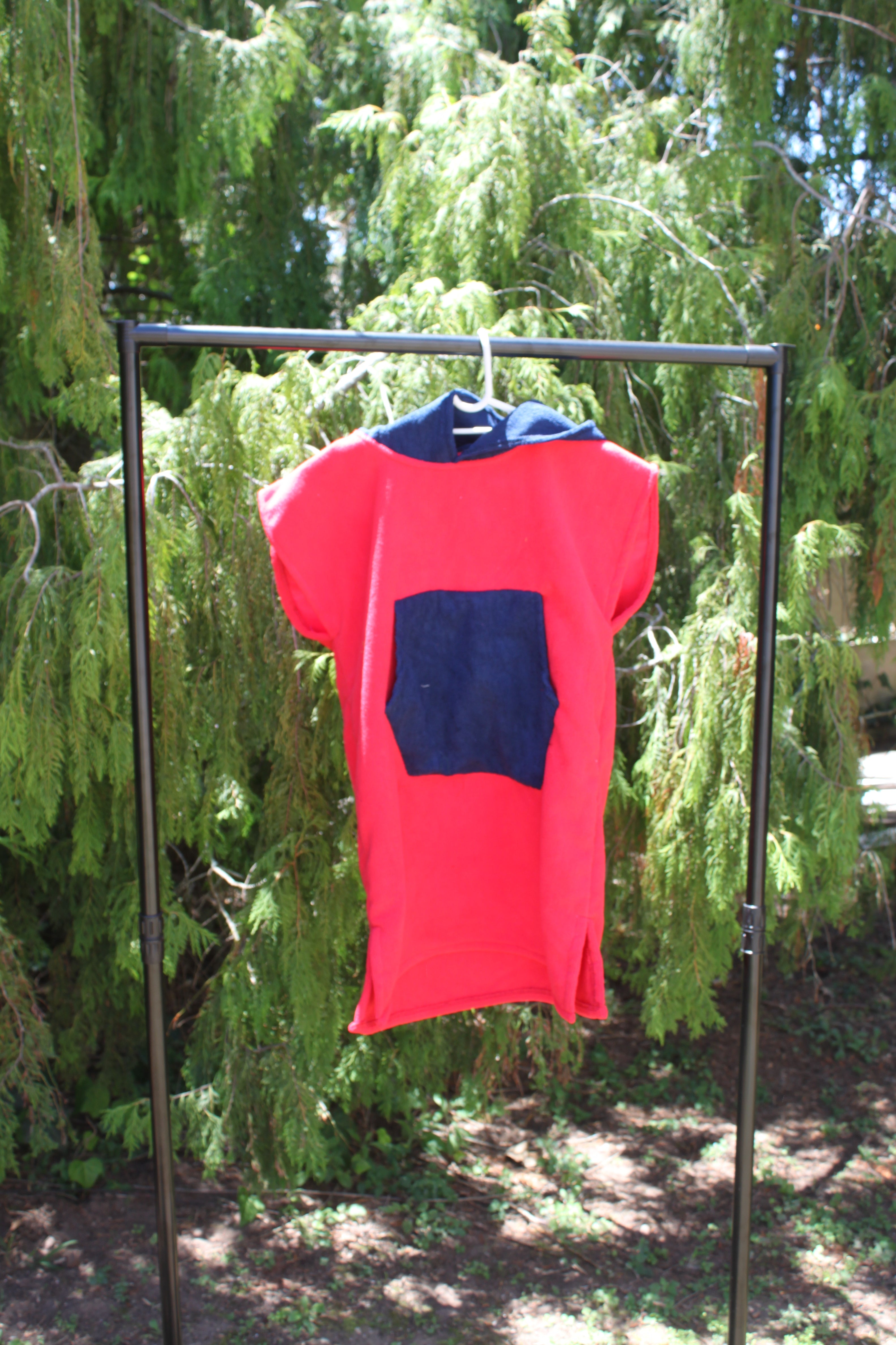 Kiddies Towel Poncho: Red with navy pocket