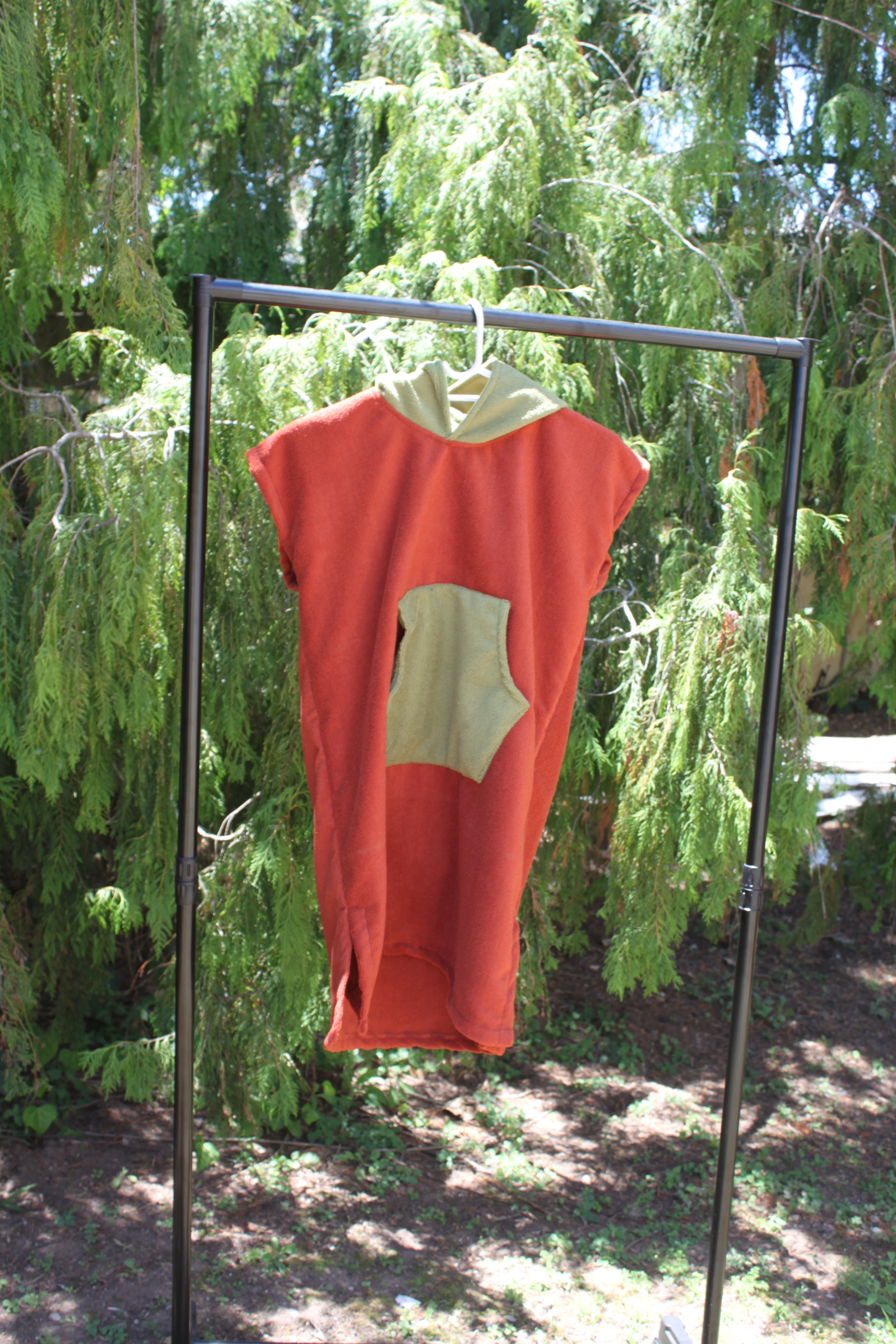 Kiddies Towel Poncho: Rust with green pocket